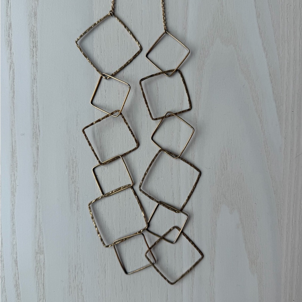 Elegant Gold Geometric Necklace